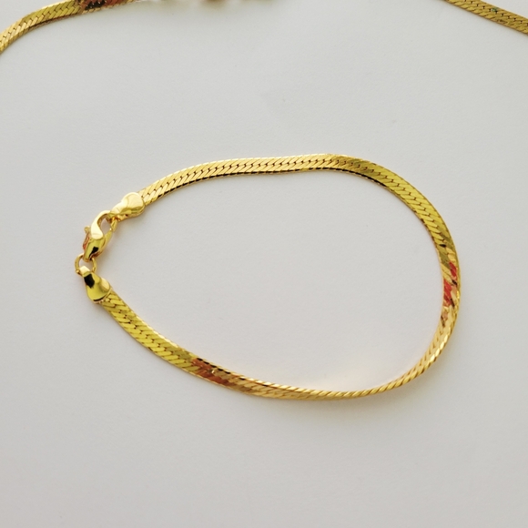 Vintage Gold Plated Textured Herringbone Chain Necklace and Bracelet Set - Picture 4 of 7